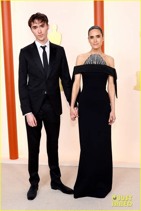 Jennifer Connellys Son Stellan Joins Her At Oscars 2023